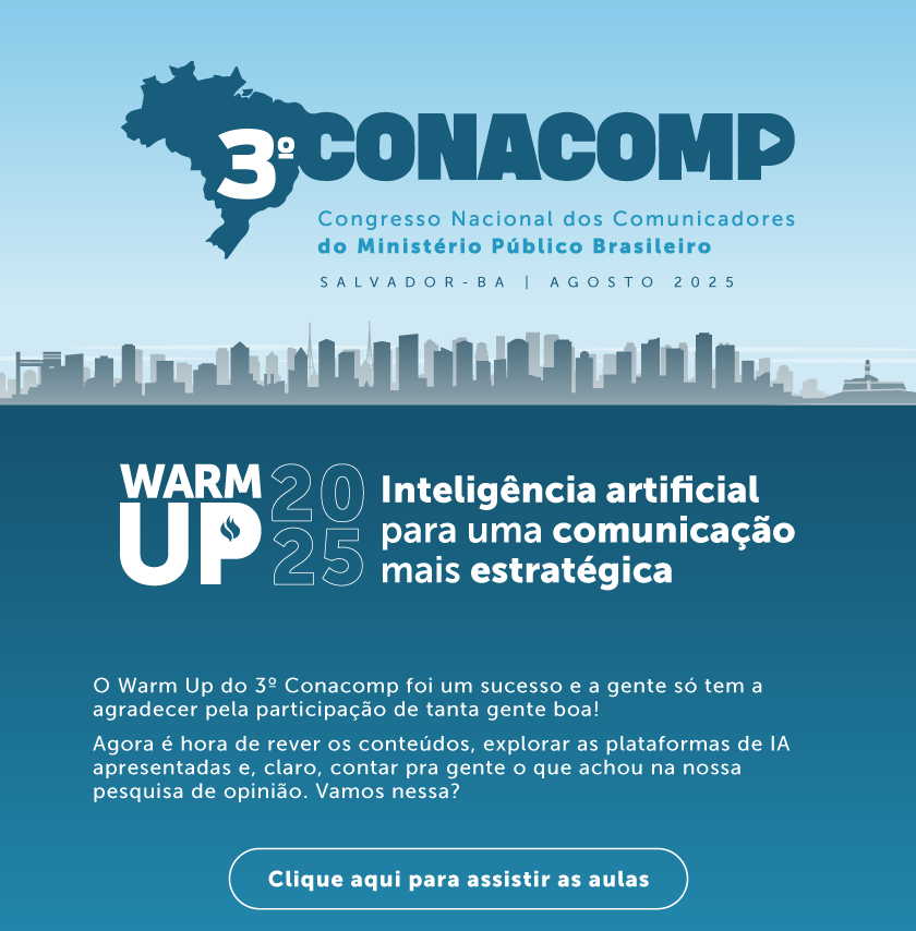 Imagem de divulgação do 3º CONACOMP – Congresso Nacional dos Comunicadores do Ministério Público Brasileiro, que será realizado em Salvador-BA, em agosto de 2025. No topo da arte, há um mapa do Brasil em azul escuro com o texto “3º CONACOMP” em destaque. Abaixo, o nome do congresso aparece por extenso em azul claro. Ao fundo, uma ilustração da paisagem urbana de Salvador, com prédios e o Farol da Barra à direita, em tons de azul acinzentado. Em seguida, um bloco azul escuro apresenta o destaque “WARM UP 2025 – Inteligência artificial para uma comunicação mais estratégica”, com a expressão “WARM UP” em branco e o restante do texto em branco e azul claro. Abaixo, um parágrafo diz: “O Warm Up do 3º Conacomp foi um sucesso e a gente só tem a agradecer pela participação de tanta gente boa! Agora é hora de rever os conteúdos, explorar as plataformas de IA apresentadas e, claro, contar pra gente o que achou na nossa pesquisa de opinião. Vamos nessa?” Três botões brancos com bordas arredondadas estão dispostos na vertical, com os seguintes textos: Clique aqui para assistir as aulas 